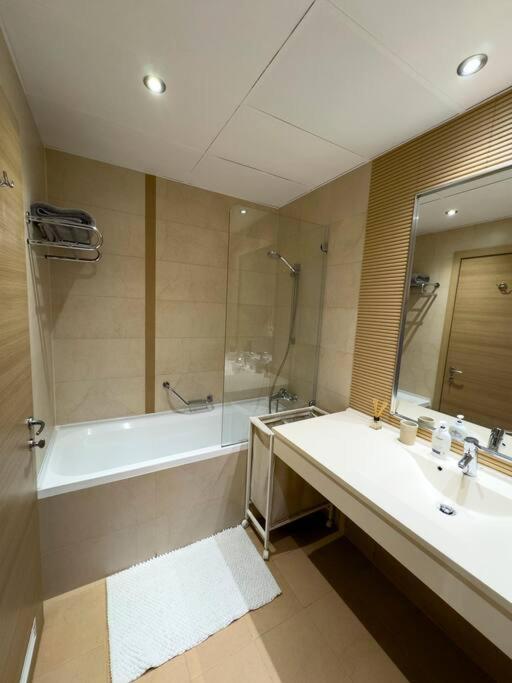 Luxury 2 Bedroom Apartment بوخارست المظهر الخارجي الصورة